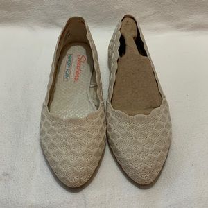 Cleo’s by Sketcher. Ivory scalloped edge flats, new in box